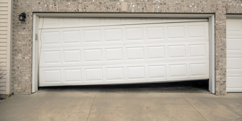 one sign that you need garage door repair 